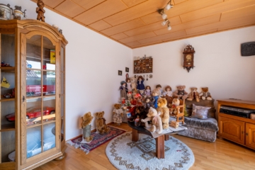 CHARMANT! Siedlungshäuschen mit sonnigem Garten in beliebter Wohnlage von FN-Löwental - Wohnzimmer (2447)