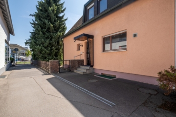 CHARMANT! Siedlungshäuschen mit sonnigem Garten in beliebter Wohnlage von FN-Löwental - Hauseingangsseite (2443)