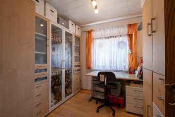 CHARMANT! Siedlungshäuschen mit sonnigem Garten in beliebter Wohnlage von FN-Löwental - Arbeitszimmer (2462)