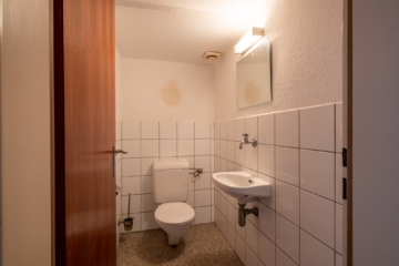 SANIEREN & EINZIEHEN! Helle, geräumige 2-Zimmerwohnung mit Garage in der beliebten Weststadt - separates WC (1346)