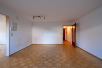 SANIEREN & EINZIEHEN! Helle, geräumige 2-Zimmerwohnung mit Garage in der beliebten Weststadt - Wohnen zu Flur (1335)