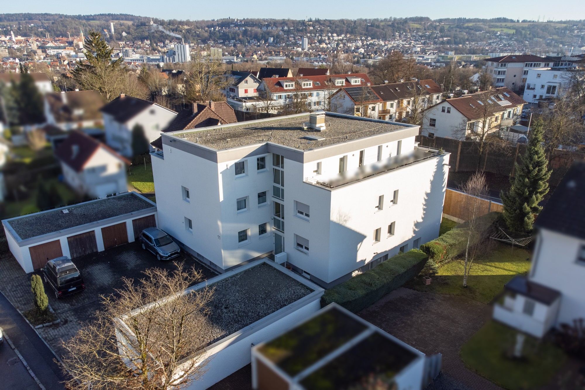 Mehrfamilienhaus mit Garage