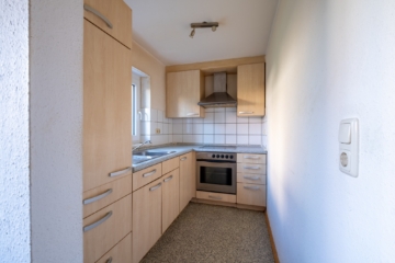 SANIEREN & EINZIEHEN! Helle, geräumige 2-Zimmerwohnung mit Garage in der beliebten Weststadt - Küche mit Einbauküche (1336)