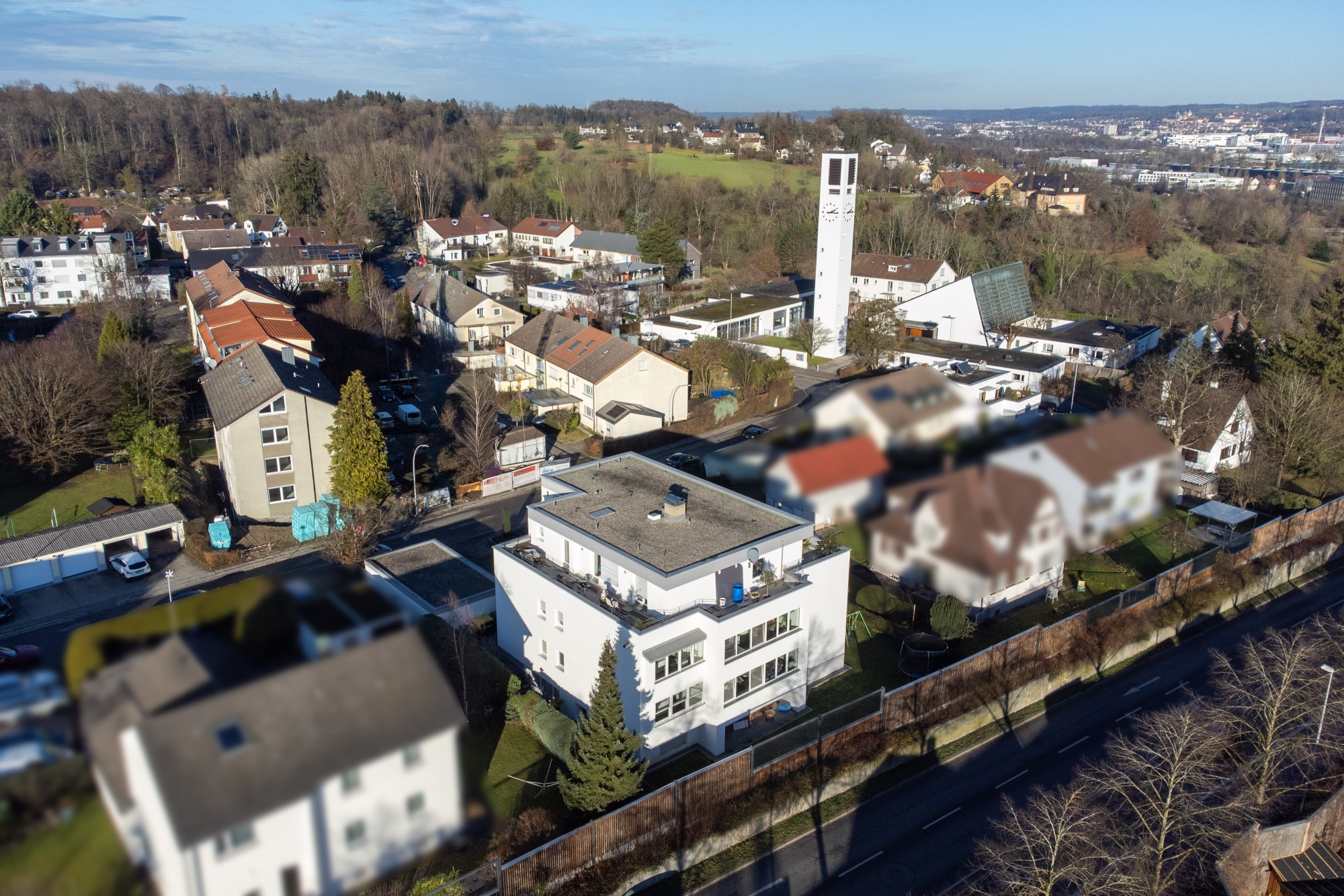 Mehrfamilienhaus mit Garage