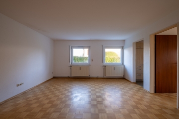 SANIEREN & EINZIEHEN! Helle, geräumige 2-Zimmerwohnung mit Garage in der beliebten Weststadt - Wohnen mit Parkettboden (1334)
