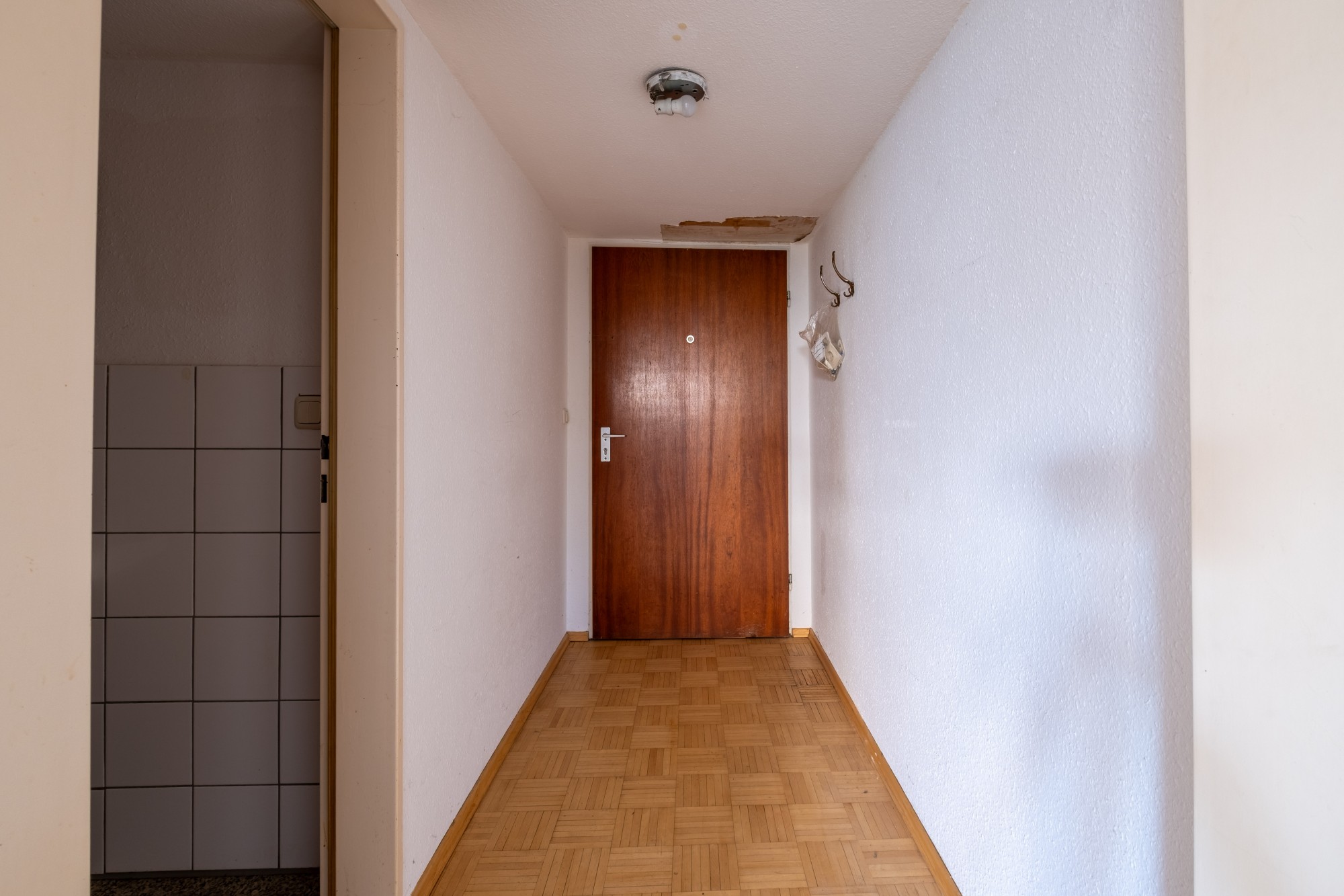 Wohnungseingang + zu WC