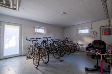 SANIEREN & EINZIEHEN! Helle, geräumige 2-Zimmerwohnung mit Garage in der beliebten Weststadt - Fahrradraum (1349)